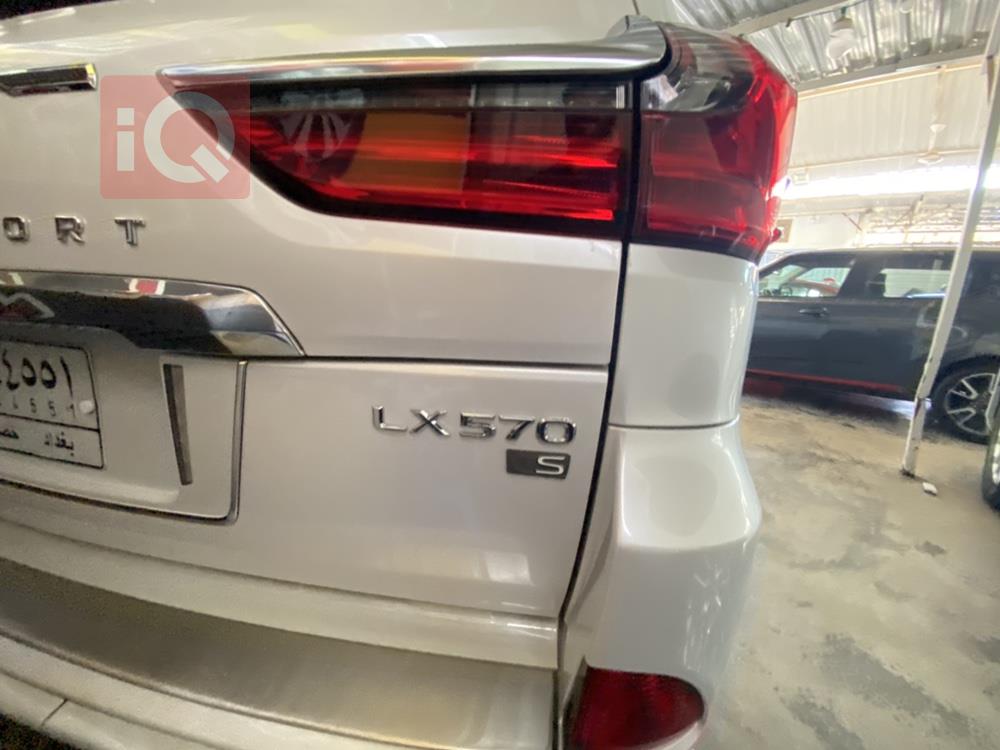 لێکزس LX